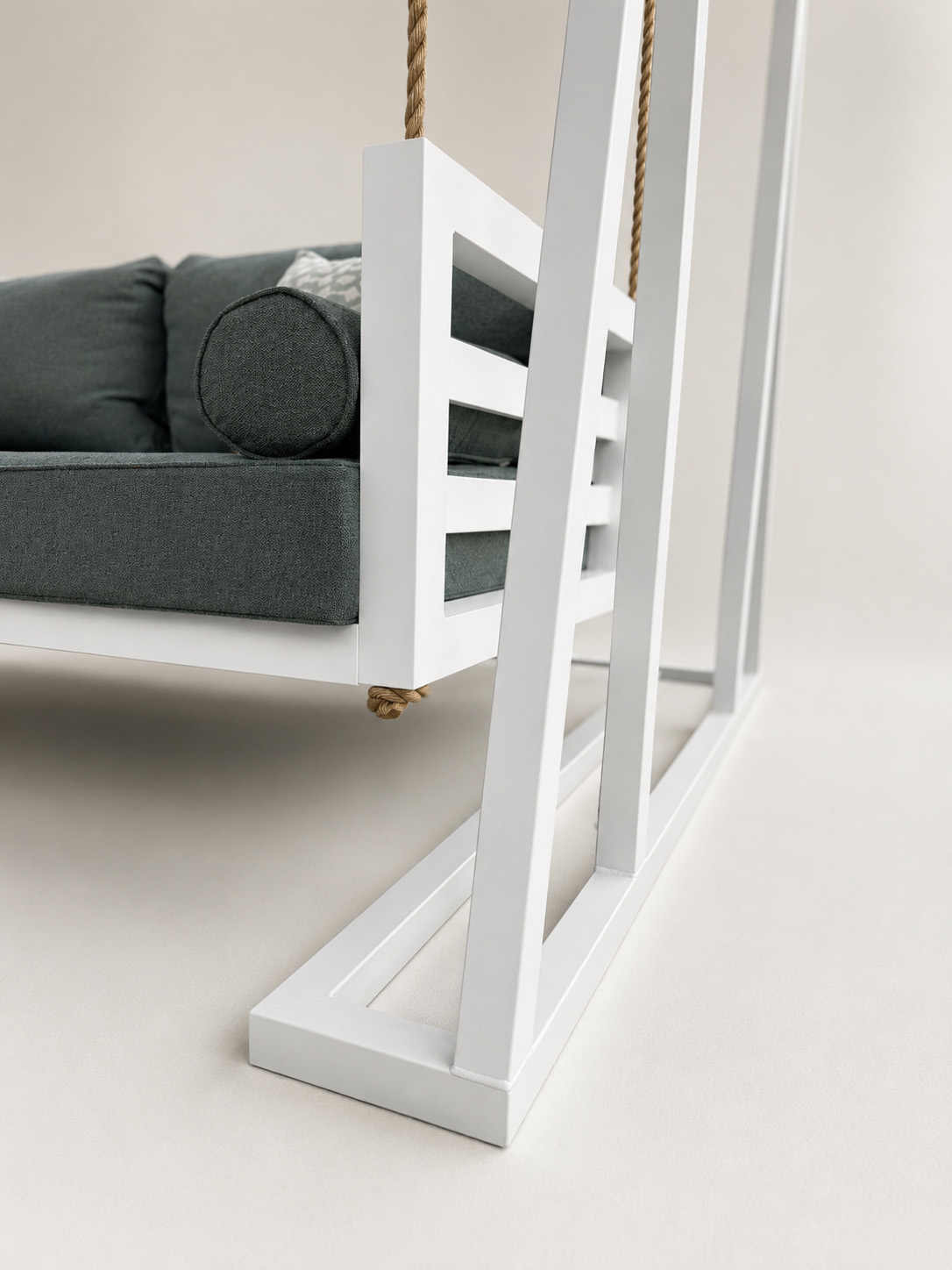 Fox Swing Stand